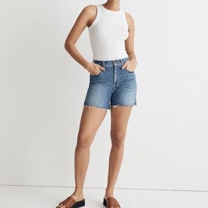 Madewell- The Perfect Mid Length Jean Short, size 26
